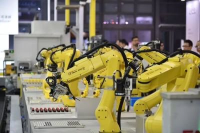 工業(yè)機器人在進博會上大放異彩 智能制造的未來圖景